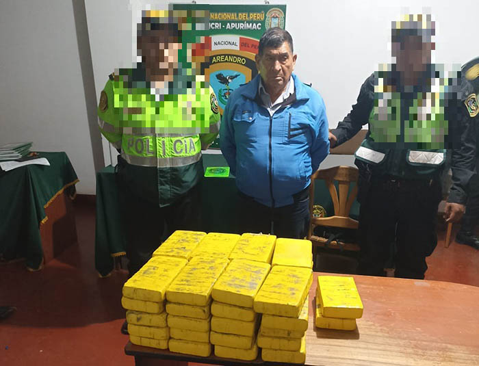 Intervienen minivan que transportaba 43 kilos de clorhidrato de cocaína, en Socllaccasa